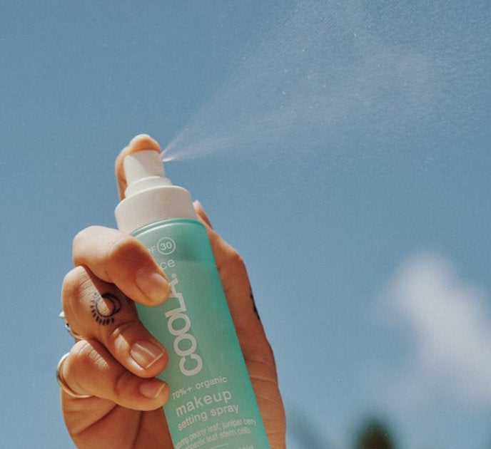 Makeup fix spray sunscreen
