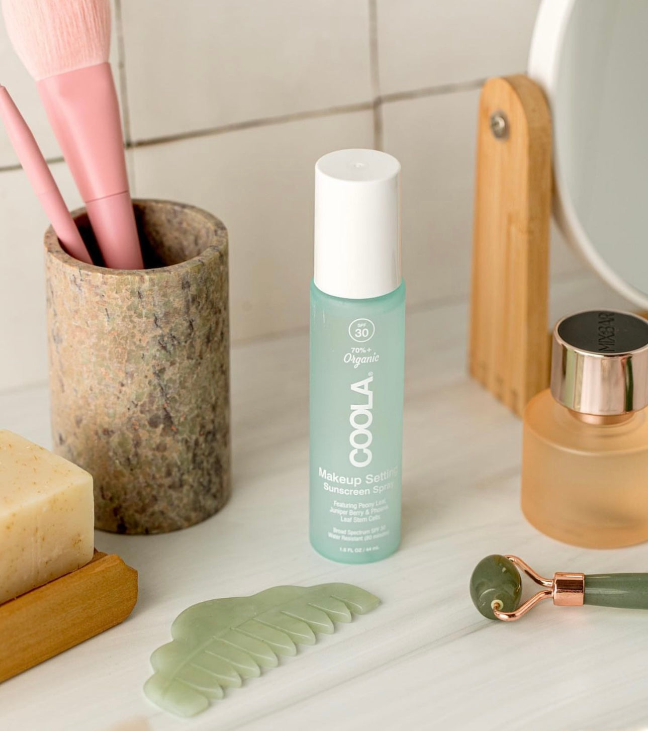 Makeup fix spray sunscreen